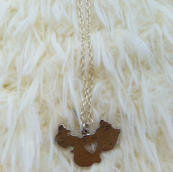 Jewelry - Love china necklace